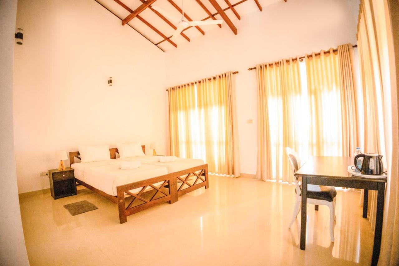 Lankahuts Villa Negombo Dış mekan fotoğraf